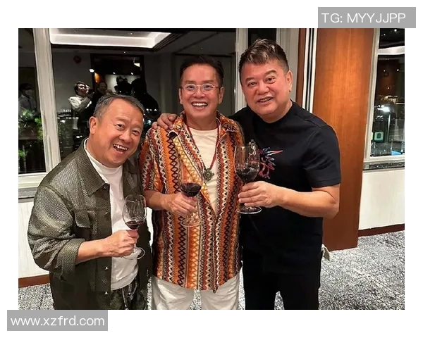 中国牛人与足球明星亲密合影展现体育与文化的完美融合
